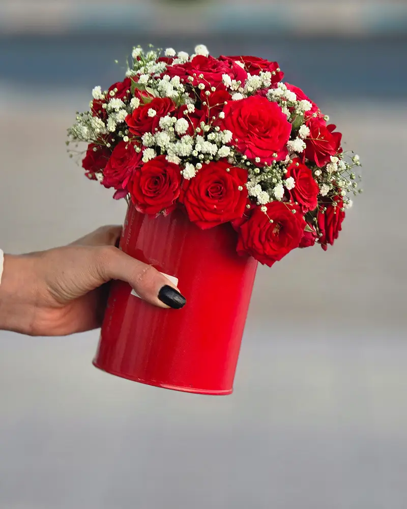 باکس گل رز قرمز و گل عروس