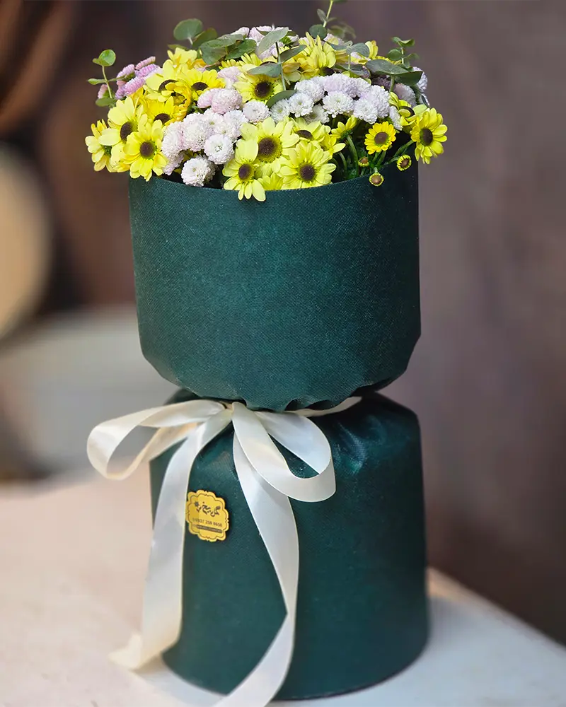 باکس گل تبریک با داوودی زرد و سفید